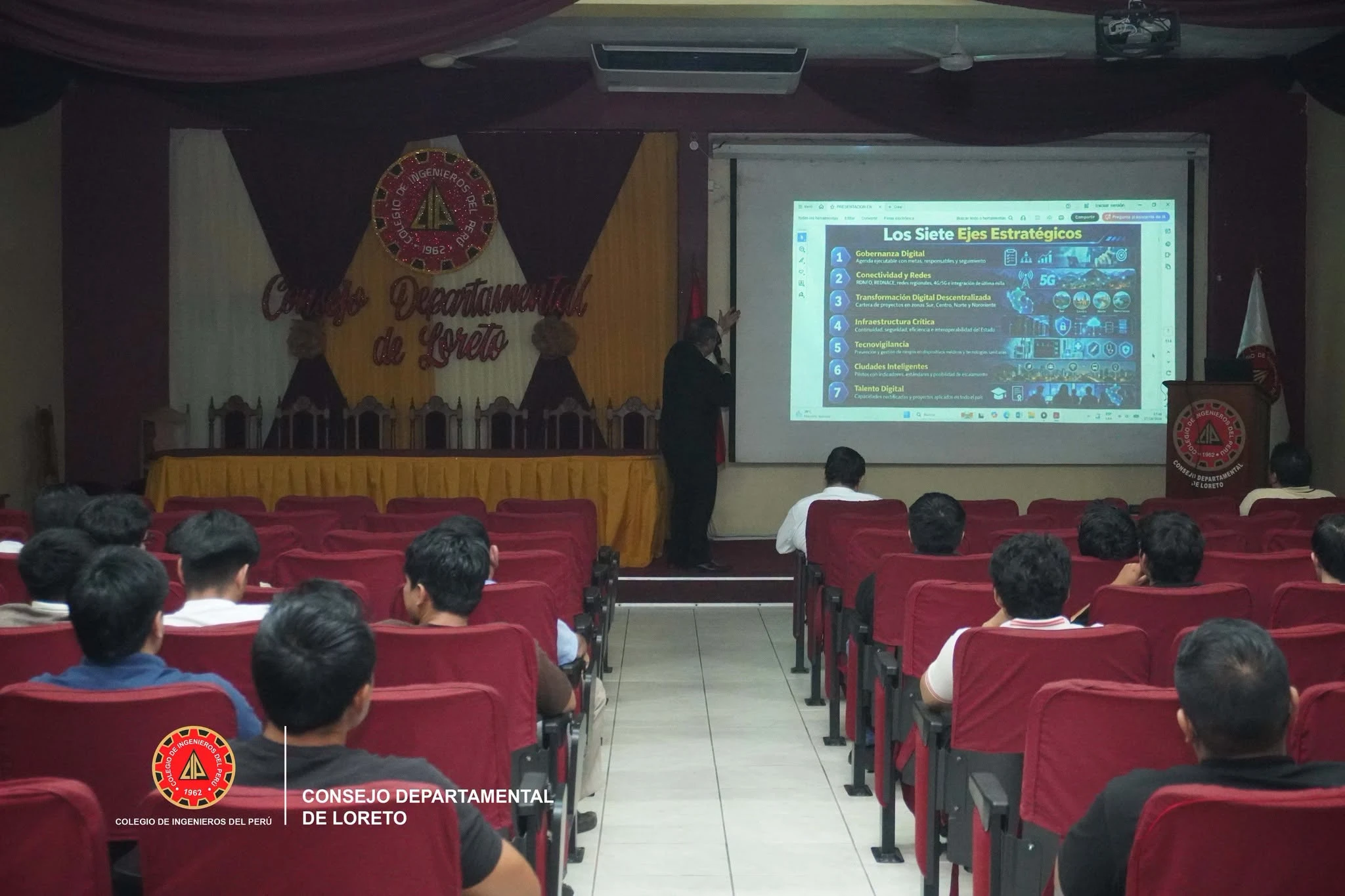 📸🌐CONFERENCIA MAGISTRAL SOBRE TRANSFORMACIÓN DIGITAL Y CIUDADES INTELIGENTES SE DESARROLLÓ EN EL CIP LORETO